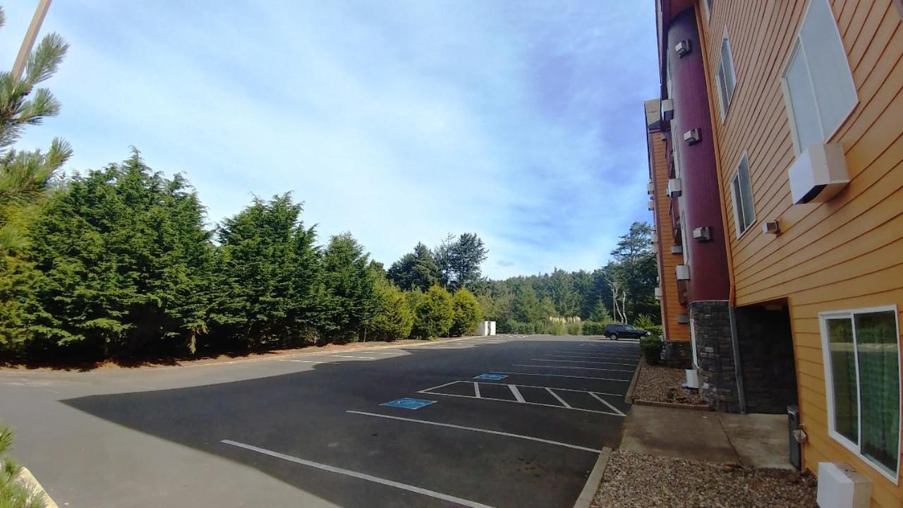 Palace Inn & Suites Lincoln City Ngoại thất bức ảnh